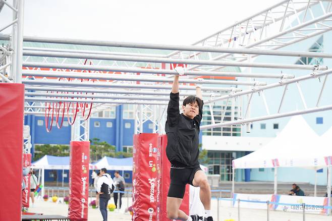 제105회 전국체육대회 장애물 경기 장면. 사진 | 대한근대5종연맹