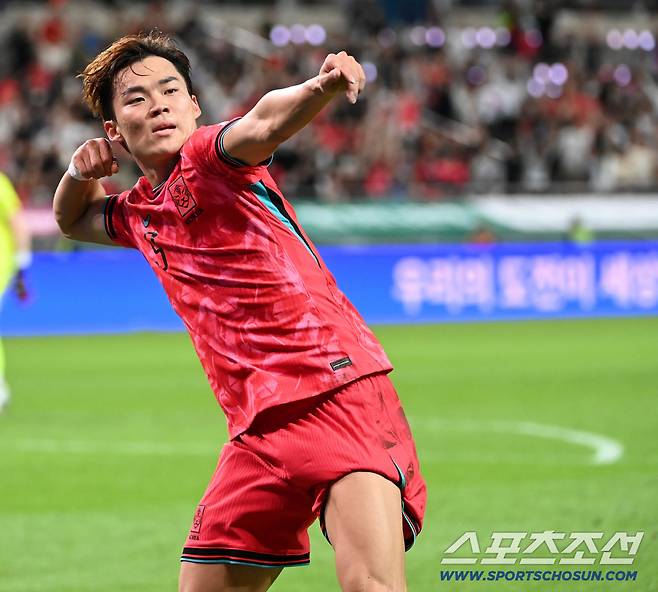 14일 서울월드컵경기장에서 열린 대한민국 축구대표팀과 파라과이의 평가전. 오현규가 후반 팀의 두번째 골을 터뜨리고 환호하고 있다. 상암=허상욱 기자wook@sportschosun.com/2025.10.14/