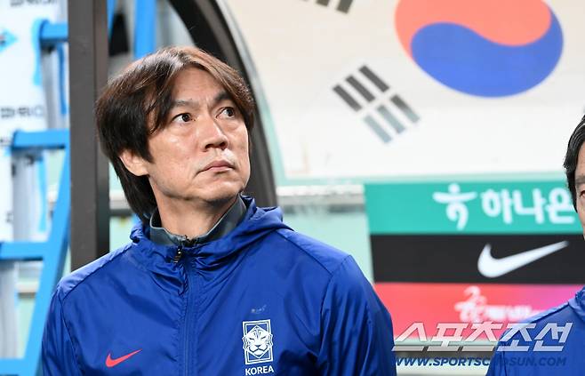 14일 서울월드컵경기장에서 열린 축구대표팀과 파라과이의 평가전. 그라운드에 나선 홍명보 감독의 모습. 상암=허상욱 기자wook@sportschosun.com/2025.10.14/