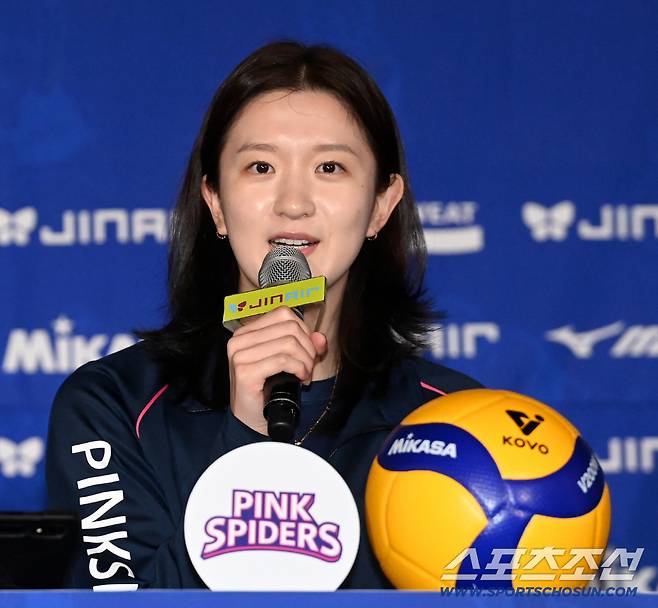 16일 리베라호텔에서 열린 V리그 여자부 미디어데이. 흥국생명 이다현이 인사말을 하고 있다. 허상욱 기자wook@sportschosun.com/2025.10.16/