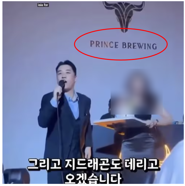 전 빅뱅 멤버인 가수 승리가 지난해 캄보디아 프놈펜에 위치한 프린스 브루잉에서 캄보디아를 칭송하고 있다. 유튜브 캡처