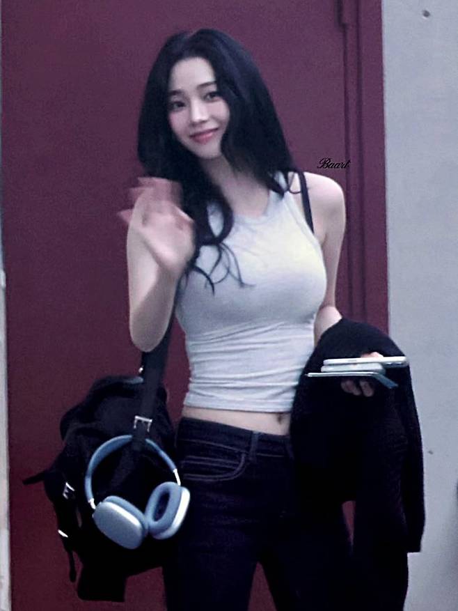 최근 카리나 공항 패션