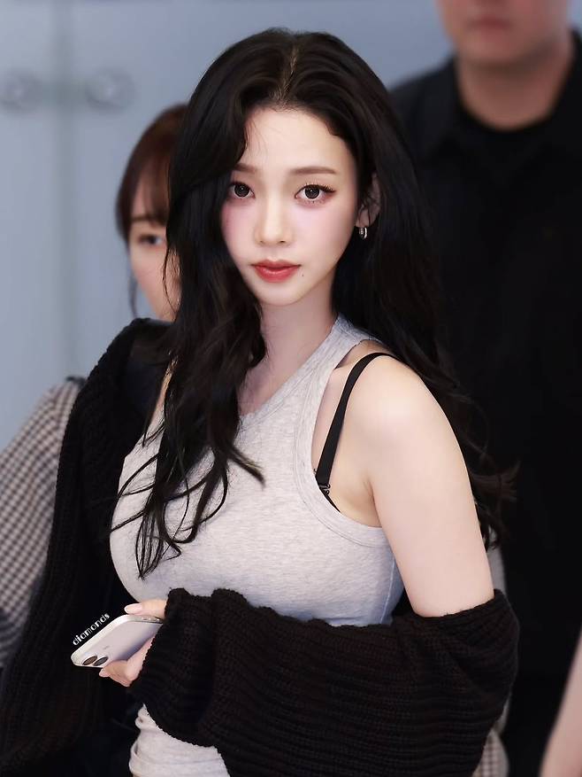 최근 카리나 공항 패션