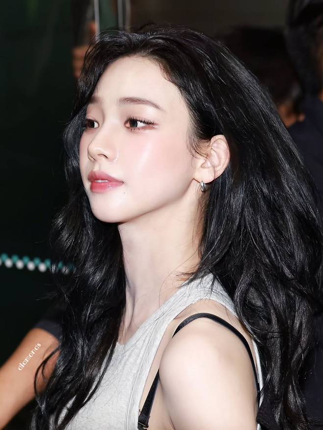 최근 카리나 공항 패션