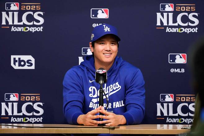 <yonhap photo-1917=""> Los Angeles Dodgers' Shohei Ohtani speaks during a news conference ahead of Game 3 of baseball's National League Championship Series against the Milwaukee Brewers, Wednesday, Oct. 15, 2025, in Los Angeles. (AP Photo/Mark J. Terrill)/2025-10-16 08:36:08/ <저작권자 ⓒ 1980-2025 ㈜연합뉴스. 무단 전재 재배포 금지, AI 학습 및 활용 금지></yonhap>