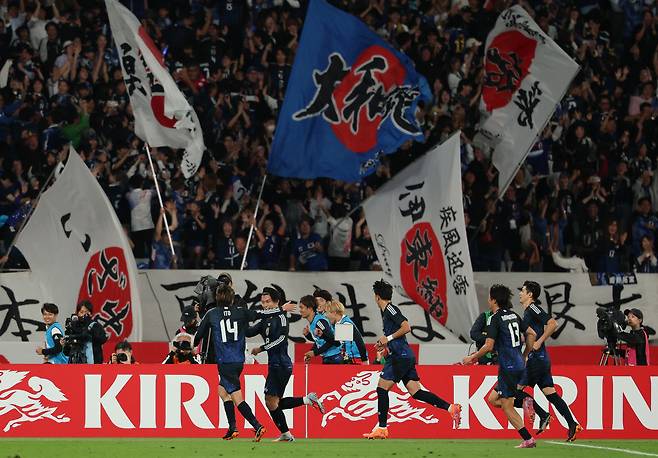 월드컵 5회 우승국 브라질을 3-2로 잡은 일본축구대표팀. [로이터=연합뉴스]