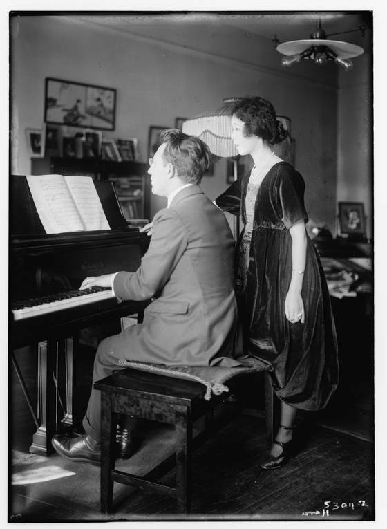 간송에게 컬렉션을 넘긴 영국인 존 갯즈비와 그의 일본인 아내 사진(추정). [사진 미국의회도서관]