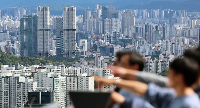 People look at apartments across Seoul from N Seoul Tower in central Seoul on Oct. 16. [NEWS1]