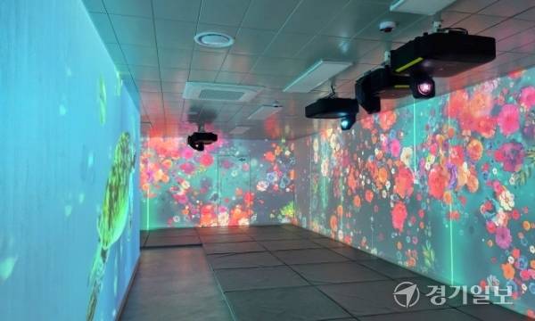 올해 10월 중순 오픈 예정인 1층 디지털 다목적 체험실 ‘몰입형전시공간’ 모습. 박화선기자