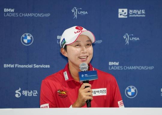 김효주가 1라운드 공식 인터뷰를 하고 있다./BMW 레이디스 챔피언십 대회 조직위원회