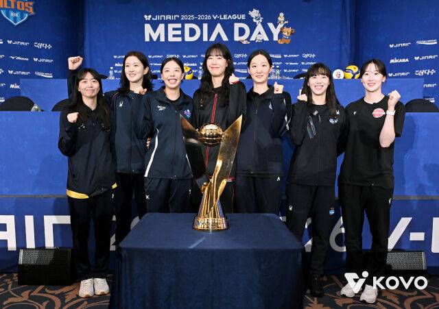 진에어 2025~2026 V-리그 여자부 미디어데이에 참석한 김다인, 이다현, 육서영, 정호영, 김세빈, 유서연, 고예림./KOVO