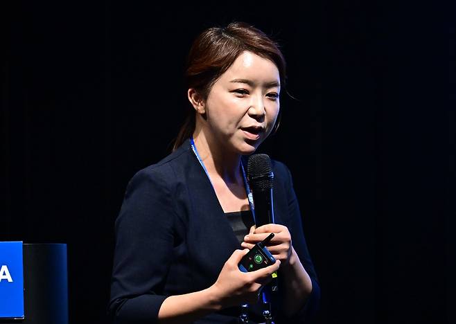 김혜리 우리은행 WM영업전략부 세무컨설팅팀 차장(세무전문가)이 16일 서울 강남구 코엑스 그랜드볼룸에서 열린 ‘헤럴드머니페스타 2025’ 에서 ‘30세 자녀에게 6억 마련하는 부의 설계’의 주제로 강연을 하고 있다.  이상섭 기자