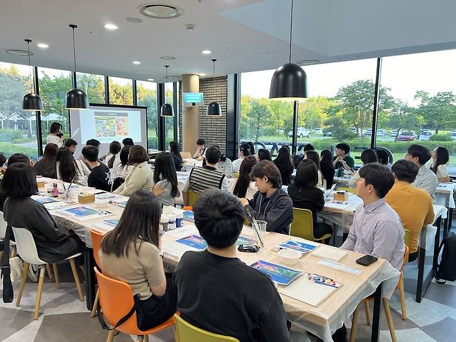 셀트리온 사내 원데이 클래스 ‘까모클래스’ 모습. [셀트리온 제공]