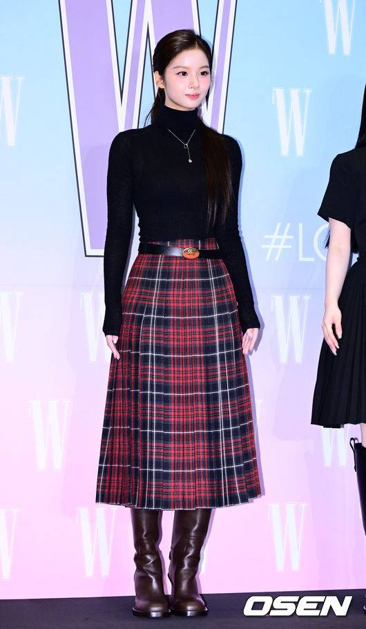 [OSEN=지형준 기자] 15일 서울 종로구 당주동 포시즌스 호텔 서울에서 더블유 코리아 제20회 유방암 인식 향상 캠페인 자선 포토 행사가 열렸다.이날 TXT 수빈, 고수, 고현정, 공명, 그레이, 김민하, 김세정, 김영광, 김영대, 김지석, 노상현, 노정의, 덱스, 르세라핌(채원, 카즈하), 몬스타엑스(형원, 셔누), 문소리, 바밍타이거, 박규영, 박은빈, 박재범, 변우석, 수현, 스트레이키즈(방찬, 승민), 아이들(미연, 민니, 소연, 슈화, 우기), 아이브 레이, 안유진, 장원영, 아일릿(윤아, 모카, 민주, 원희, 이로하), 에스파(카리나, 윈터, 지젤, 닝닝), 엔믹스(해원, 설윤), 엔하이픈(성훈, 제이크), 엔하이픈(정원), 엘리스, 올데이프로젝트(애니, 타잔, 베일리, 영서, 우찬), 우원재, 원지안, 이동휘, 이민호, 이수지, 이수혁, 이영애, 이유미, 이준혁, 이준호, 이채민, 임수정, 임지연, 있지(예지, 유나), 장윤주, 전소니, 전소미, 전여빈, 정려원, 정해인, 조유리, 추영우, 코드쿤스트, 크리스탈, 키키(지유, 이솔, 수이, 하음, 키야), 태양, 하정우, 화사, 효연 등이 참석했다.엔믹스 설윤이 포즈를 취하고 있다. 2025.10.14. /jpnews@osen.co.kr