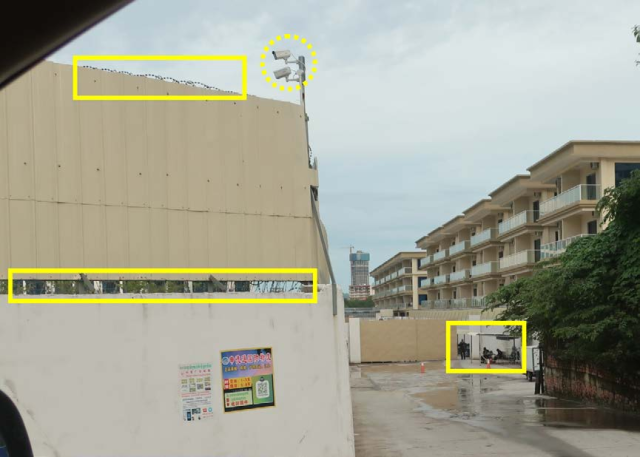 ▲엠네스티 보고서 <나는 누군가의 소유물이었다>에 담긴 캄보디아 범죄단지 건물. 높은 경계벽과 가시철조망, 내부를 향한 감시카메라, 경비원이 보인다. ⓒ엠네스티 인터내셔널