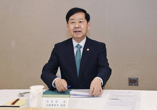 구윤철 부총리 겸 기획재정부 장관이 15일 서울 종로구 정부서울청사에서 열린 '부동산관계장관회의'를 주재하고 있다. 기획재정부 제공