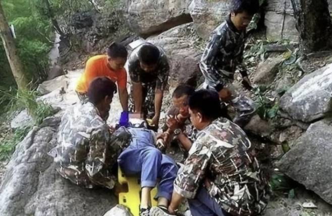 재산을 상속받아 도박 빚을 갚기 위해 아내를 태국의 한 절벽에서 민 중국 남편의 사연이 공분을 샀다. 태국 경찰 제공