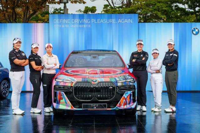 BMW 레이디스 챔피언십 개막을 앞두고 포토콜 행사에 나선 유해란(왼쪽부터), 윤이나, 김효주, 해나 그린, 야마시타 미유, 김아림. 사진 제공=BMW 레이디스 조직 위원회