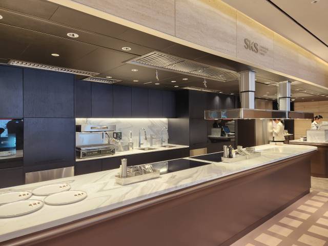 LG전자가 14일 서울 강남구 논현동에 프리미엄 빌트인 가전 전시관 ‘SKS 서울’을 오픈했다. SKS 서울 4층에 조성된 LG전자 멤버십 고객 대상 ‘파인다이닝’ 공간. 노우리 기자