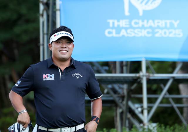 이승택이 11번 홀 티잉 구역에서 환한 표정으로 플레이 순서를 기다리고 있다. 사진 제공=KPGA