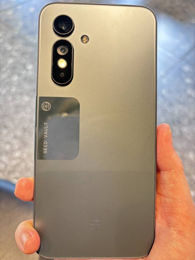 솔라나 스마트폰 시커. 사진=도예리 기자.