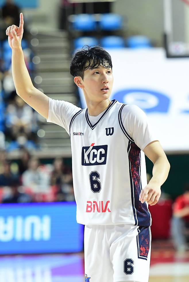 KCC 최진광은 16일 원주 DB와 원정경기서 3점슛 5개를 포함해 자신의 역대 한 경기 최다 득점인 20점을 터트리며 팀 승리에 보탬이 됐다. 사진제공｜KBL