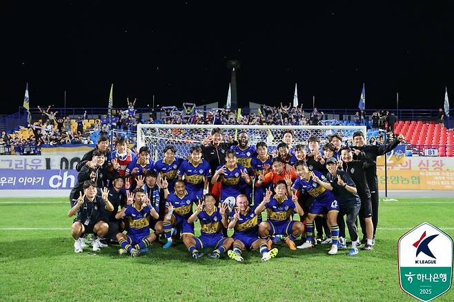 충남아산 선수단 | 프로축구연맹 제공