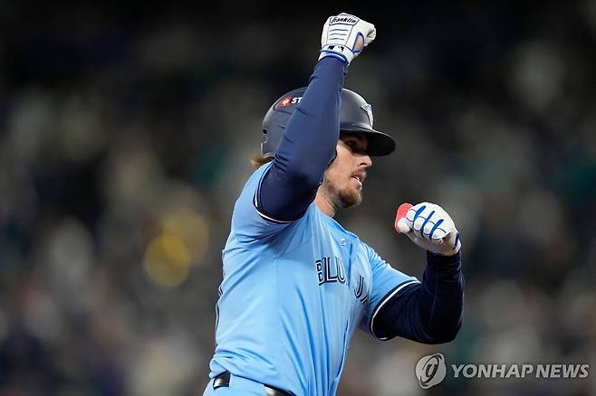 9회 홈런을 치고 기뻐하는 토론토 바거 [AP=연합뉴스]