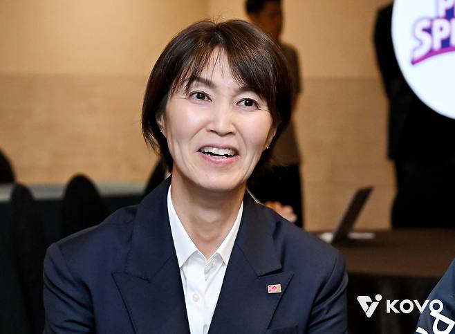 인터뷰하는 요시하라 도모코 흥국생명 감독 [한국배구연맹 제공. 재판매 및 DB 금지]
