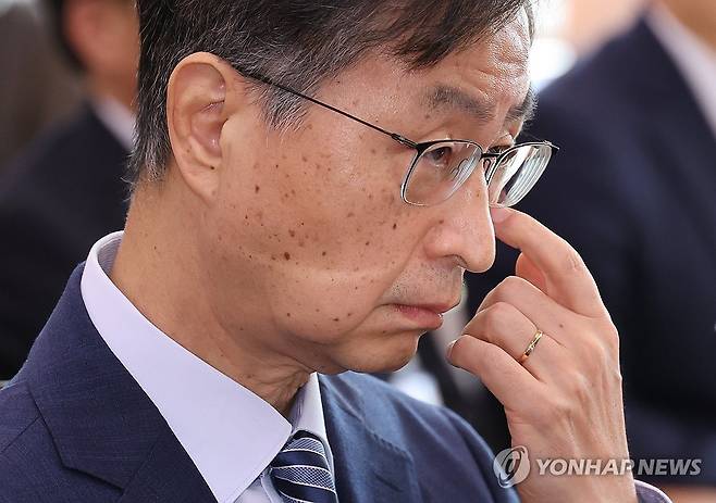 국감 출석한 최재해 감사원장 (서울=연합뉴스) 박동주 기자 = 최재해 감사원장이 16일 서울 여의도 국회에서 열린 감사원 등에 대한 법제사법위원회 국정감사에 출석해 있다. 2025.10.16 pdj6635@yna.co.kr