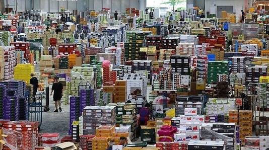 남촌농산물도매시장에 쌓인 과일상자들[자료사진 = 연합뉴스]