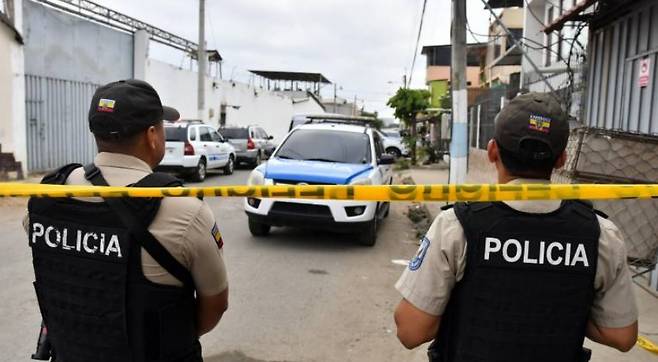 에콰도르에서 한 판사가 16일(현지시간) 자녀들을 학교에 데려다주던 길에 살해당했다고 AFP 통신이 보도했다. (에콰도르 매체 비스타소)