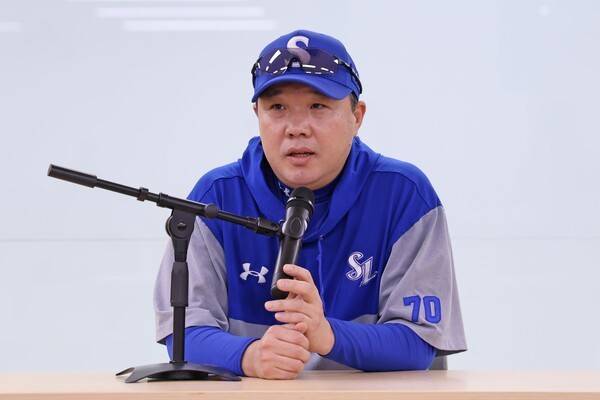 17일 오후 6시 30분 대전 한화생명볼파크에서 열리는 2025 신한 SOL뱅크 한국야구위원회(KBO) 포스트시즌(PS) 플레이오프(PO·5전3선승제) 1차전 경기를 앞둔 삼성 라이온즈 박진만 감독. /사진=삼성 라이온즈