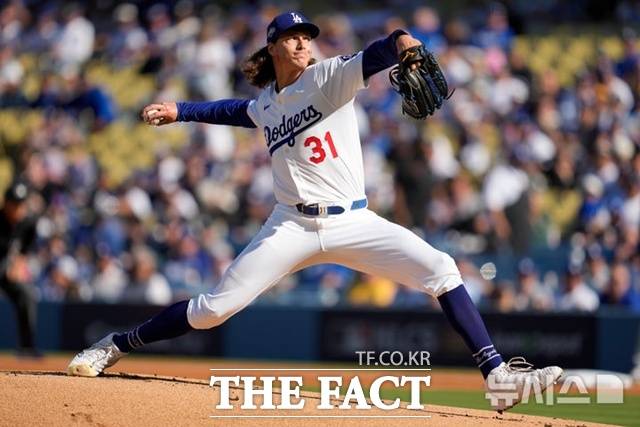 LA 다저스 선발 타일러 글래스노우가 17일(한국시간) 밀워키와의 내셔널리그 챔피언십시리즈 3차전에서 호투하며 3연승을 이끌었다. /로스앤젤레스=AP.뉴시스