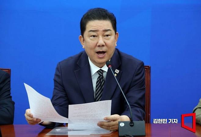 김병기 더불어민주당 원내대표가 14일 국회에서 열린 국정감사 대책회의에서 발언하고 있다. 김현민 기자