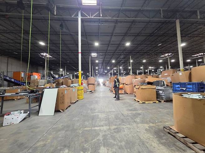 에브테라의 창고형 공장 내부. ⓒ데일리안 정진주 기자