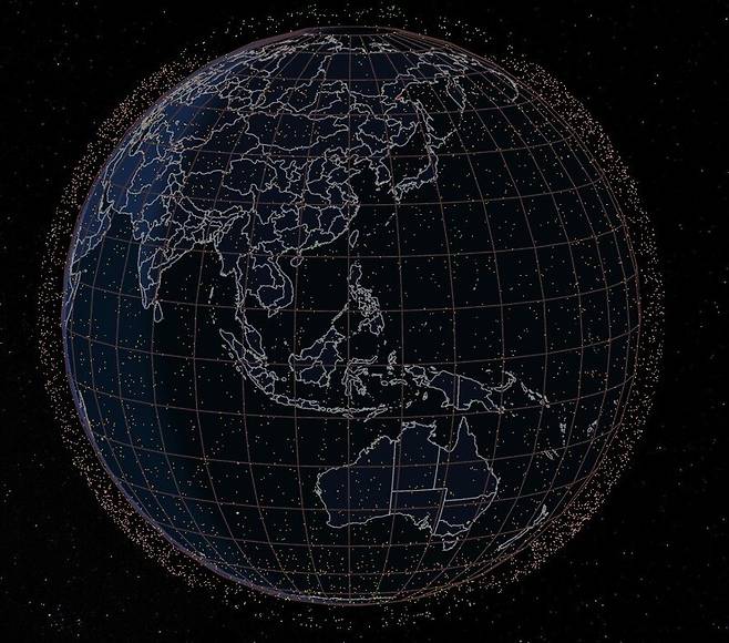 스타링크 위성의 궤도 분포도. satellitemap.space