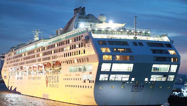 중국 단체 무비자 확대 조치가 시행된 지난달 29일, 인천항에 입항한 중국 크루즈 드림호. (인천항만공사 제공)