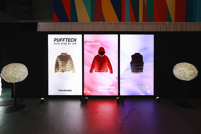 ‘모두를 위한 기술(Technology For All)’ 전시에서는 섬유 소재회사 도레이와 협업으로 탄생한 혁신 소재를 소개했다. 사진 유니클로