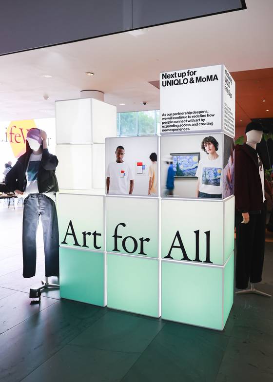 유니클로는 MoMA 관람권 후원을 비롯해 고흐, 몬드리안 등 예술 작품을 적용한 티셔츠를 제작하는 등 협업을 이어가고 있다. 사진 유니클로
