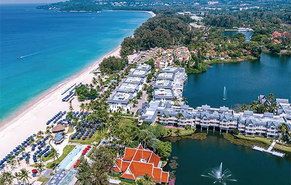 잔디 관리가 잘 돼 있는 라구나 골프 푸껫.