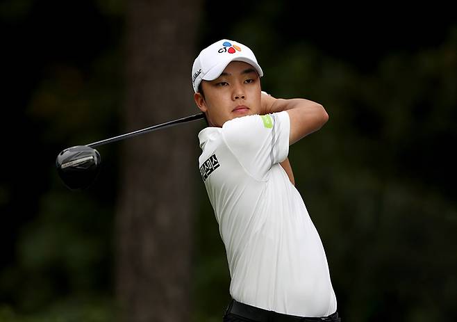 송민혁이 17일 열린 더채리티클래식 2라운드 11번홀에서 드라이버 티샷을 시도하고 있다. KPGA