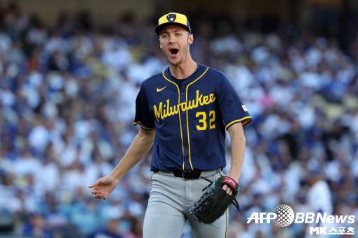 밀워키 신인 미즈오로스키는 인상적인 투구를 했다. 사진(美 로스앤젤레스)=ⓒAFPBBNews = News1