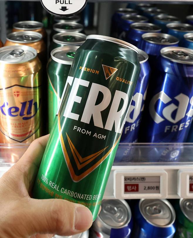 하이트진로는 높은 소주 시장점유율을 유지하고 있으며, 2026년 베트남 공장 가동으로 해외 매출 증가에 따른 수익성 개선도 기대되고 있다/사진=뉴시스