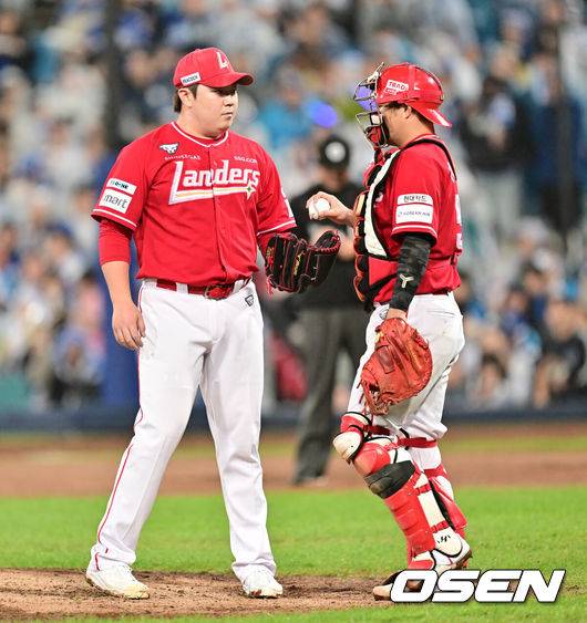[OSEN=박준형 기자] SSG 이로운-이지영 2025.10.13 / soul1014@osen.co.kr