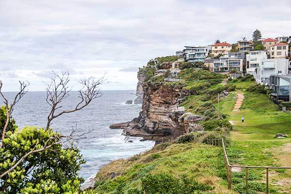 다이아몬드만 위아래 절벽 위에 늘어선 마을은 시드니에서 가장 부유한 동네로 꼽힌다.