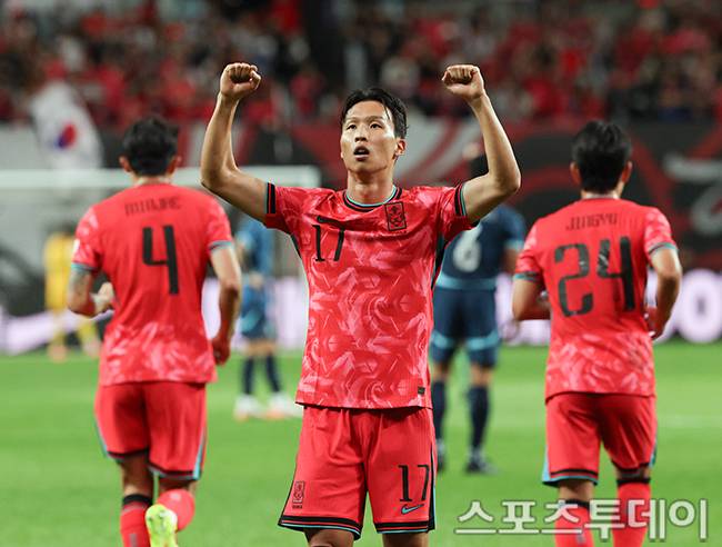 파라과이전에서 득점한 엄지성 / 사진=DB