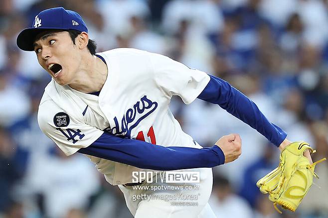 ▲ 전력투구하는 사사키 로키.