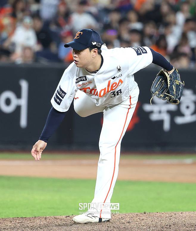 ▲ 한화 이글스 투수 김종수가 정규시즌 경기에 구원 등판해 투구하고 있다. ⓒ곽혜미 기자