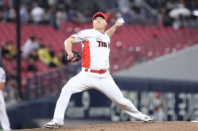 ▲ 김기훈은 구속은 예전보다 줄었지만 제구력과 체인지업의 위력이 좋아지며 한층 안정적인 투구를 선보였다 ⓒKIA타이거즈